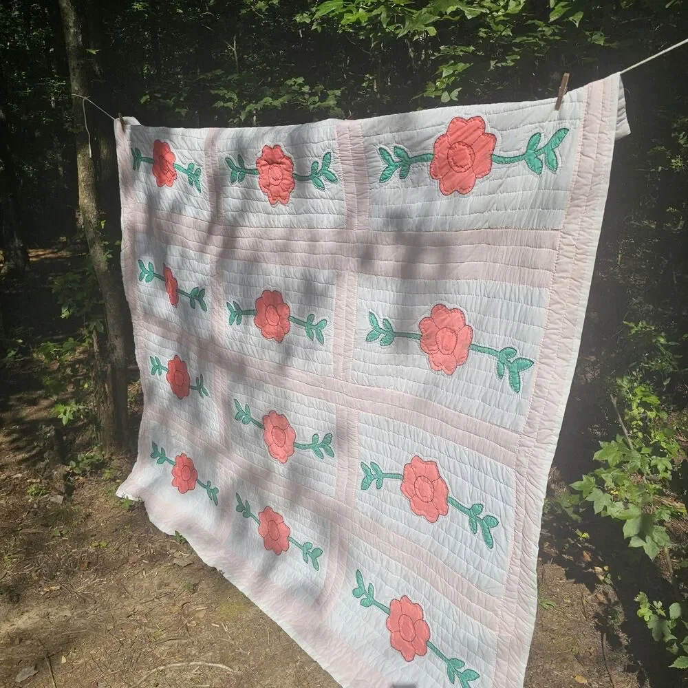 Vintage Handmade Floral Appliqué Full Size Quilt - Likely 1940s - 85x74